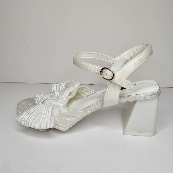 Nine West Open Toe All White Bow Sandal Chunky Heel Size 7.5 - Picture 2 of 15